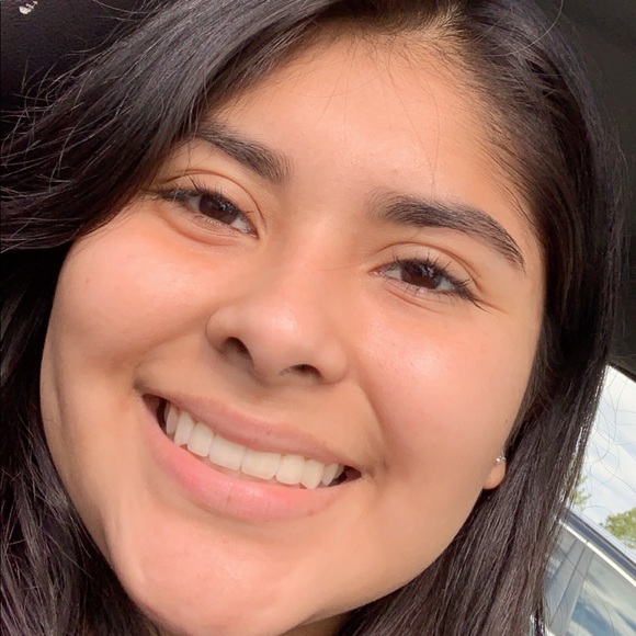 Meet your Posher, Britney - Picture 2 of 2